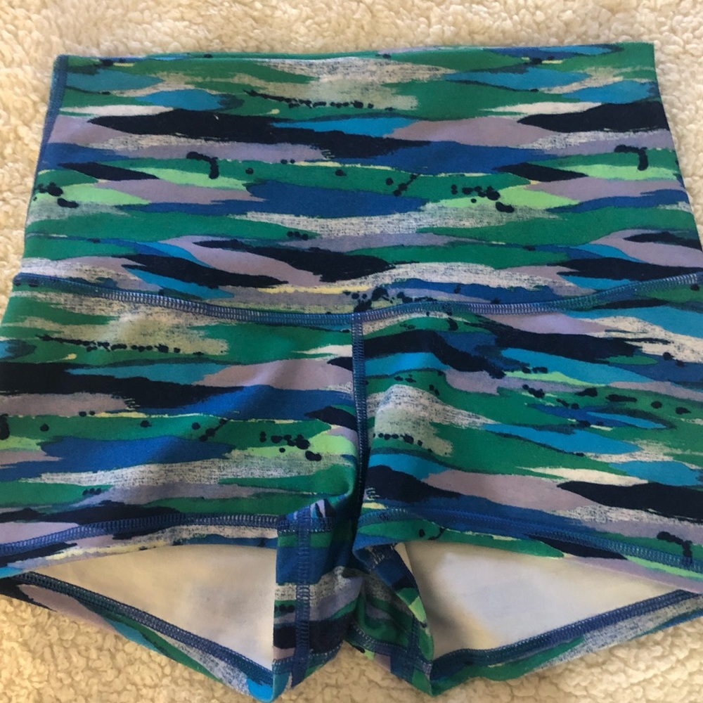 Lululemon high waist Wunder Under short.